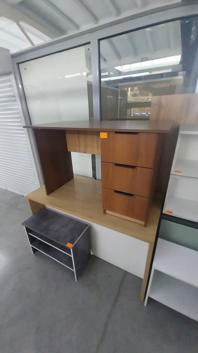 Стол компьютерный