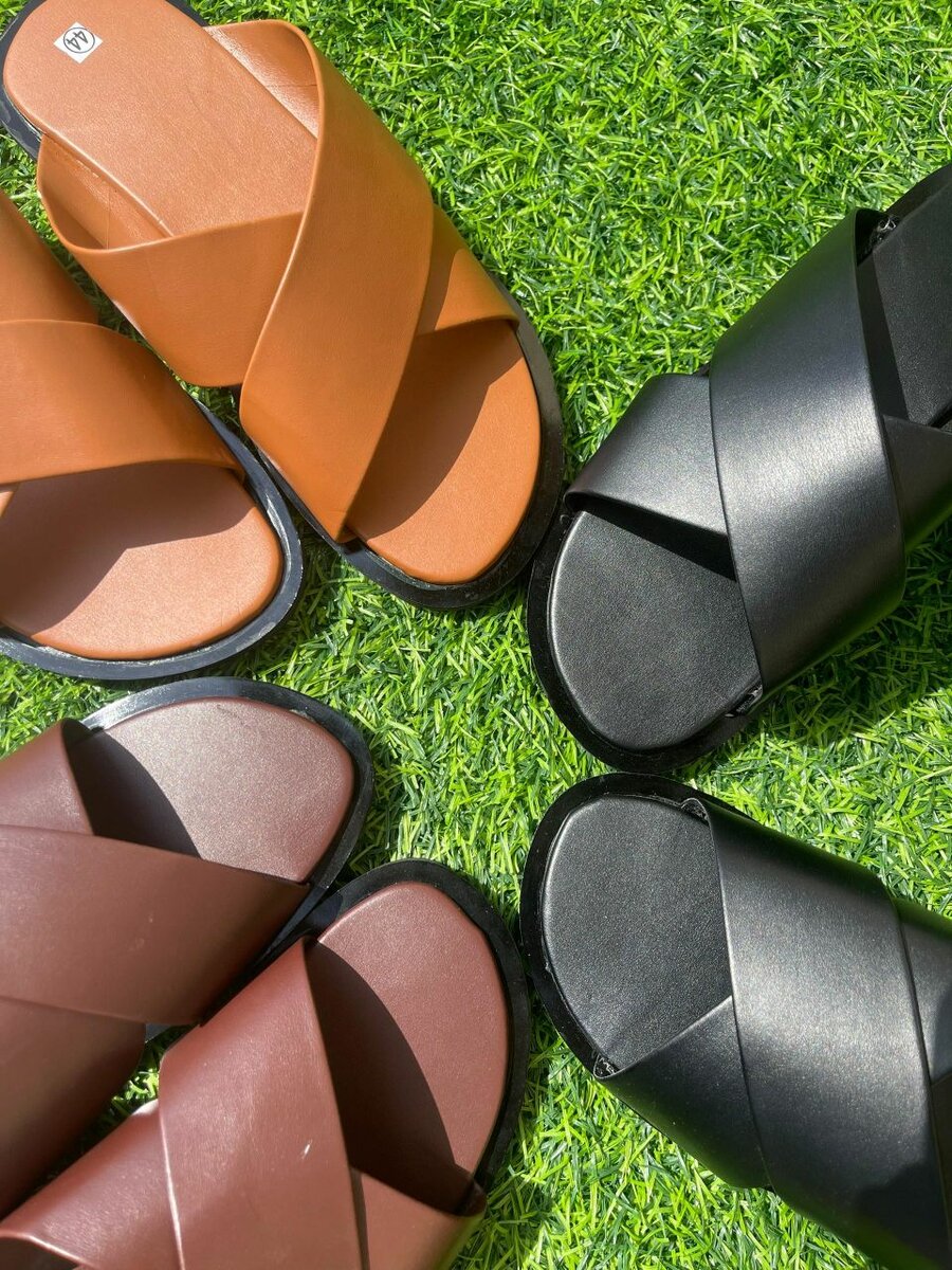 Sandales en cuir croisé