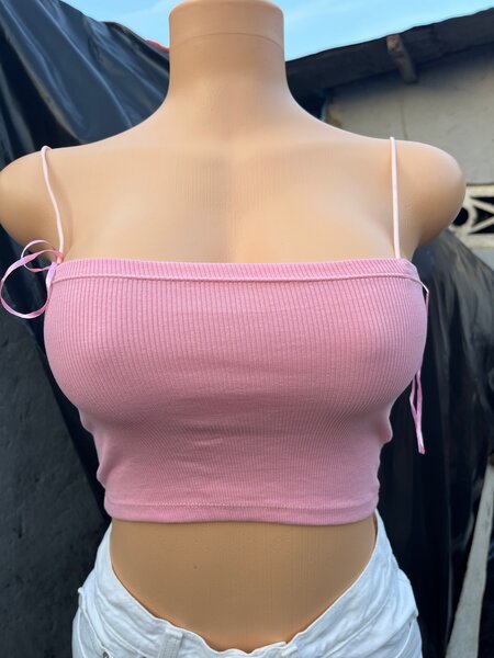 Top court à bretelles