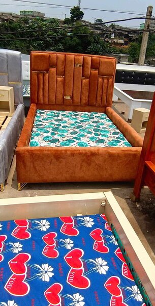 Lit double confortable moderne