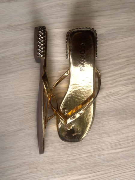 Tongs élégantes dorée