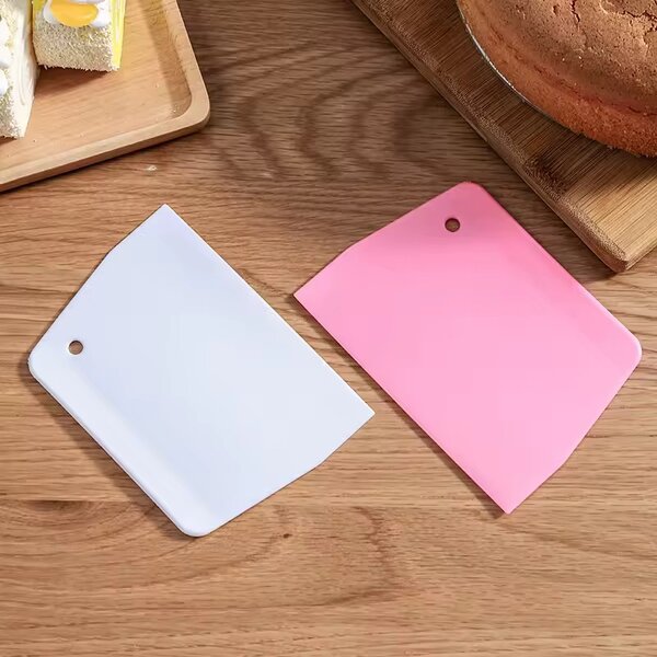 02 Racloir à Pâtisserie Multi