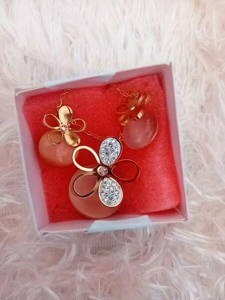 Collier papillon élégant