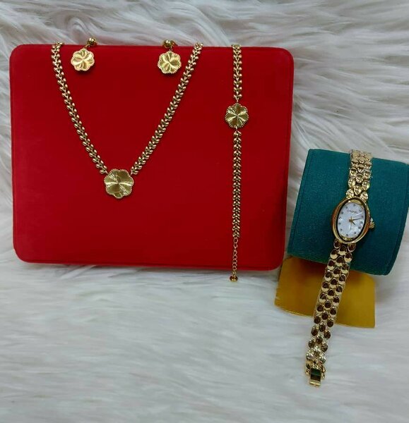 Set de bijoux et montre élégants