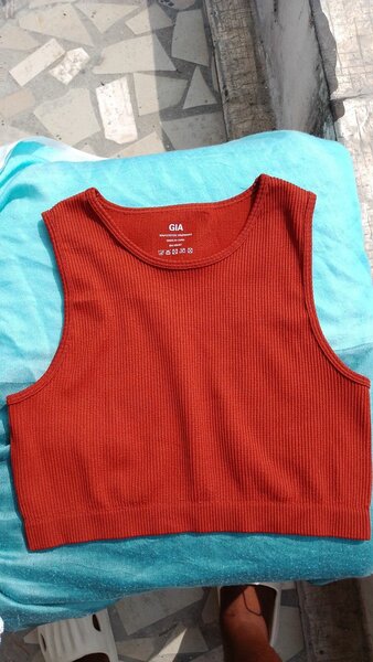 Top court côtelé femme