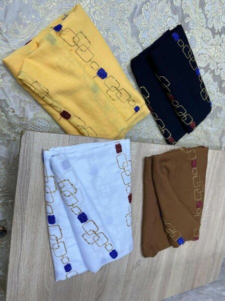 Lot de Tissus Colorés Brodés