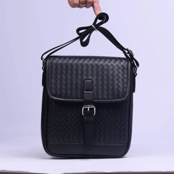 Sacoche en cuir tressé élégante