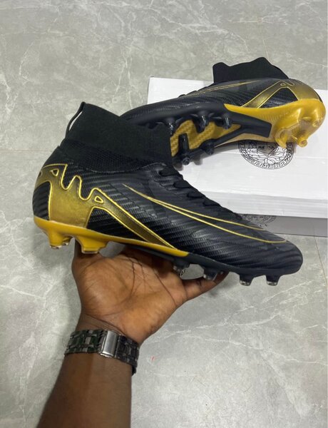 Chaussures de football vives