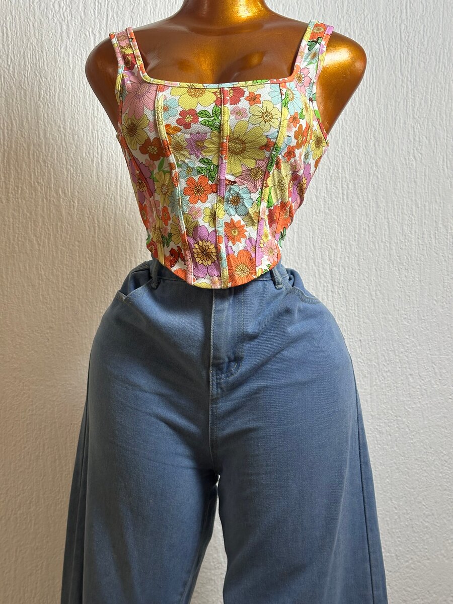 Top fleuri à corset