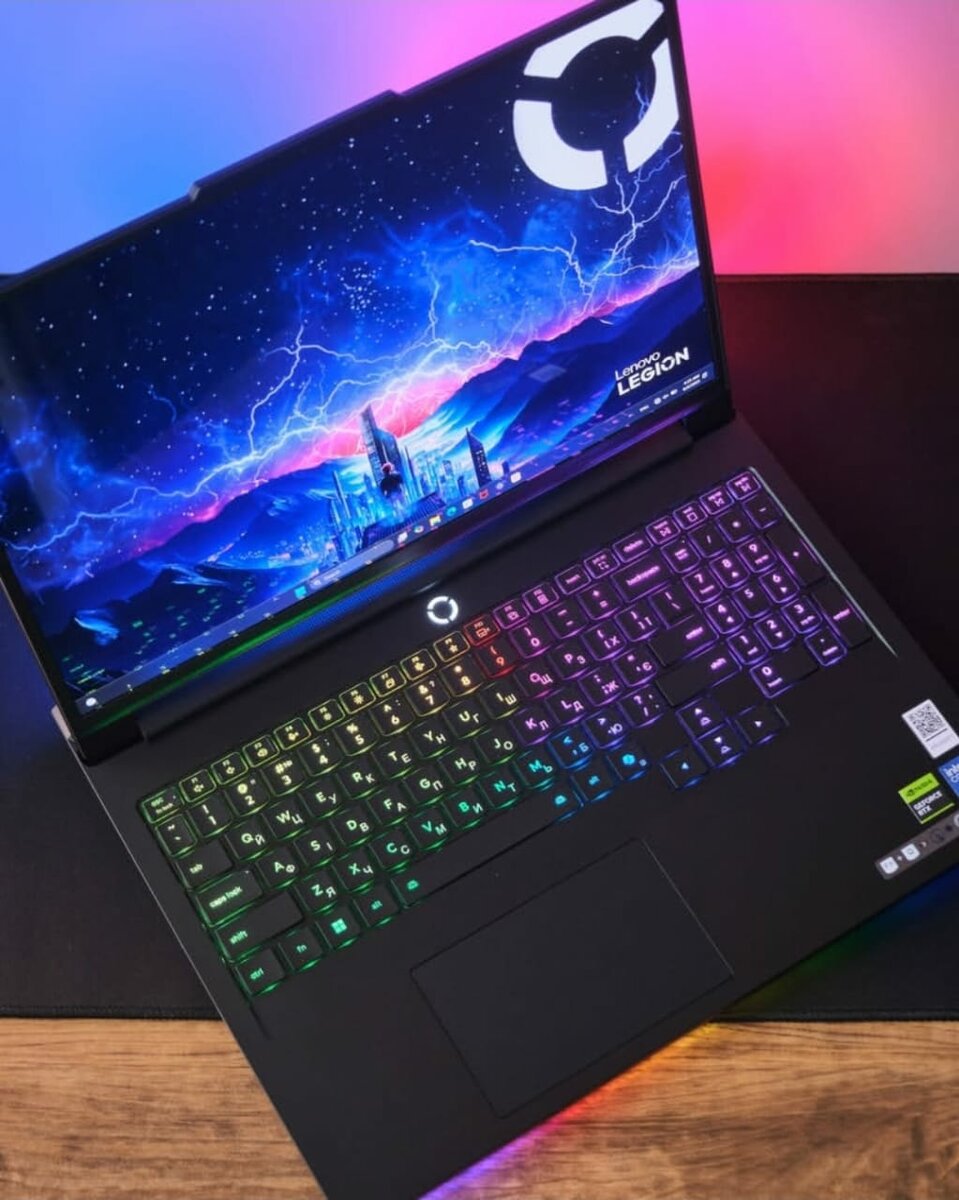 LENOVO LEGION PRO 7  16IAX10H