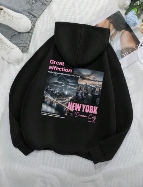 Sweat à capuche tendance graphique