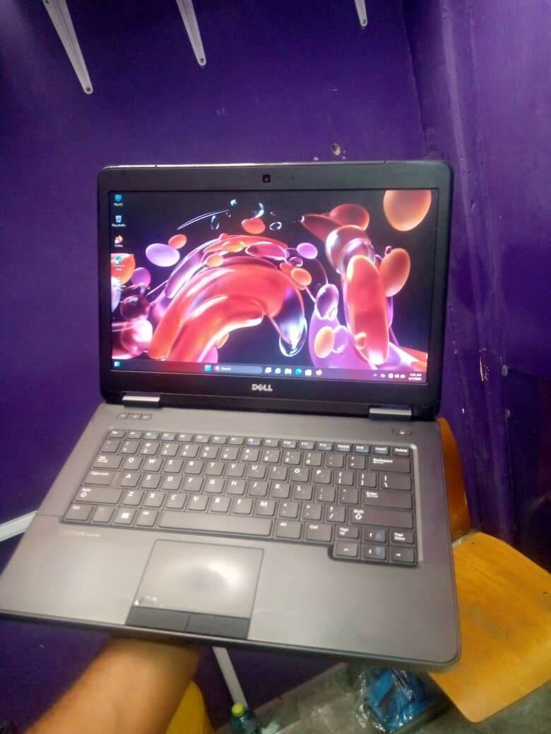 Dell latitude i3 5th Gen