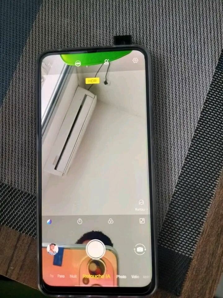 Smartphone Vivo avec caméra pop-up