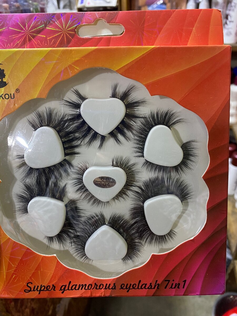 Faux cils superposés glamour