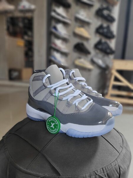 Jordan11 sneaker