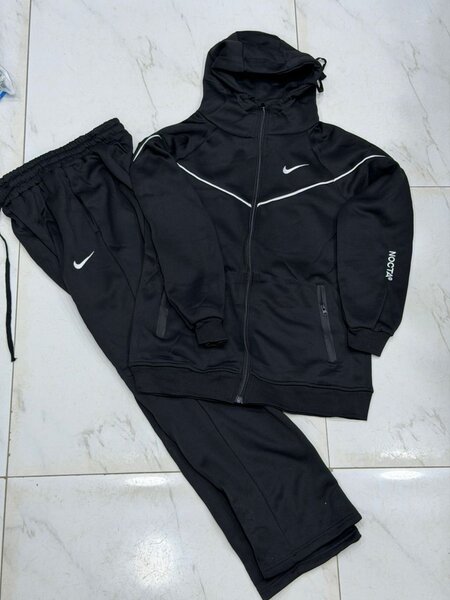 Ensemble de sport à capuche