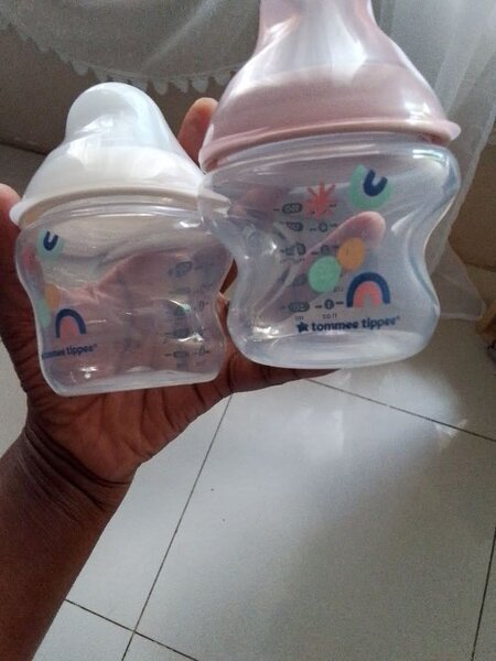 Tommee tippee bottles anti colic 150mls  x2