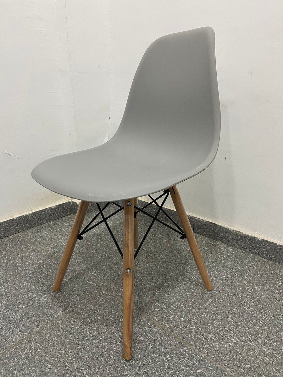 Chaise design moderne grise