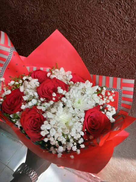 Bouquet de roses rouges et blanches