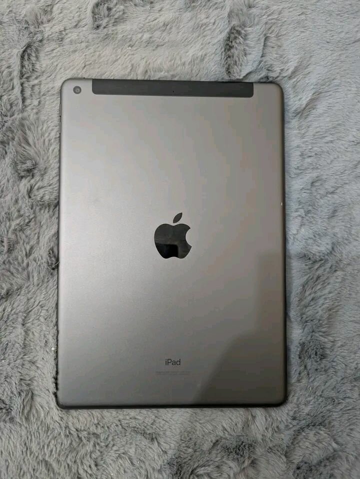 Apple iPad 9.7" Wi-Fi
