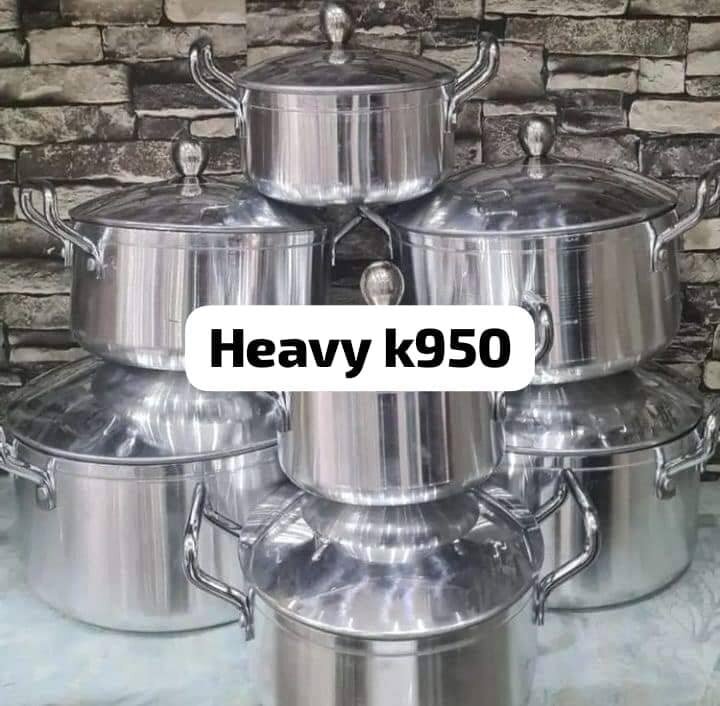 Set of pots of different sizes