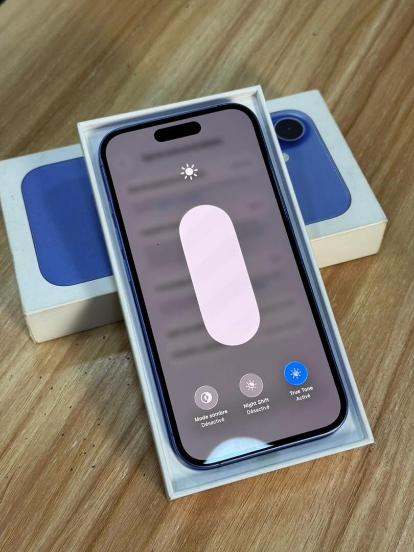 iPhone 16 bleu
