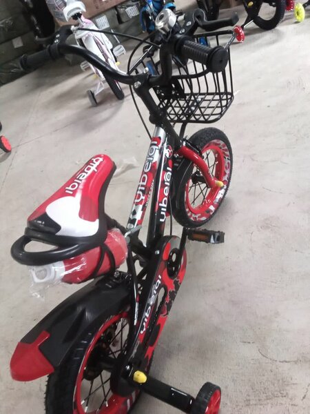 Vélo Enfant avec Stabilisateurs