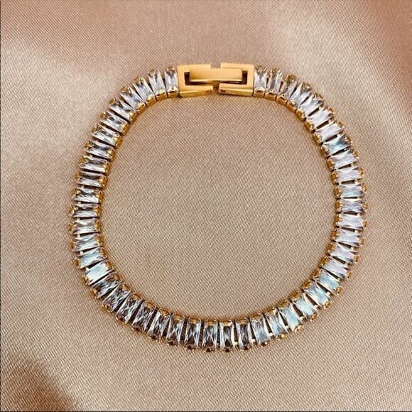 Tennis bracelet