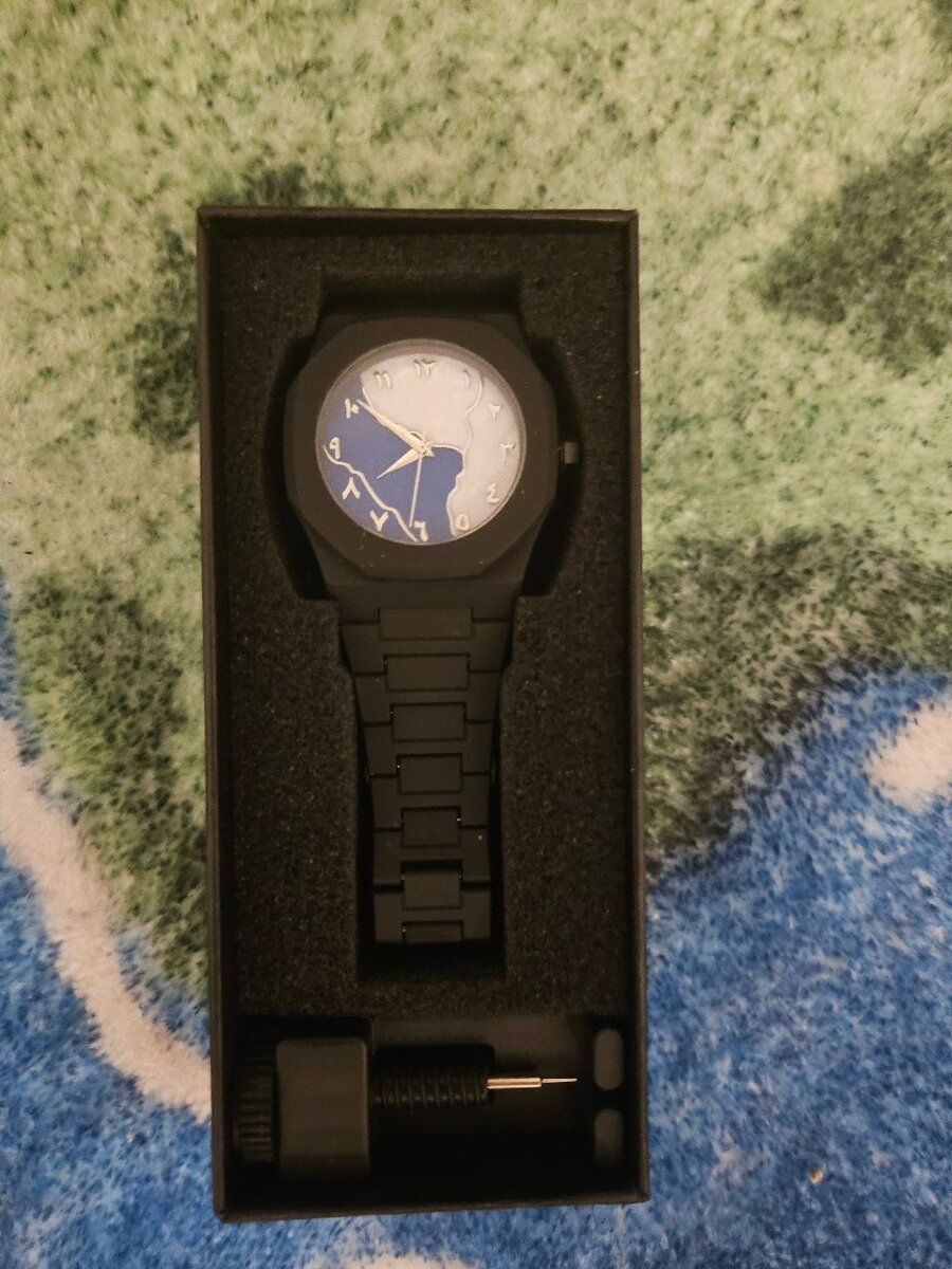 Montre en Acier Noir Élégante