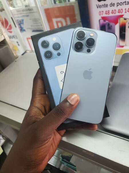 13 pro propre sans égratignures