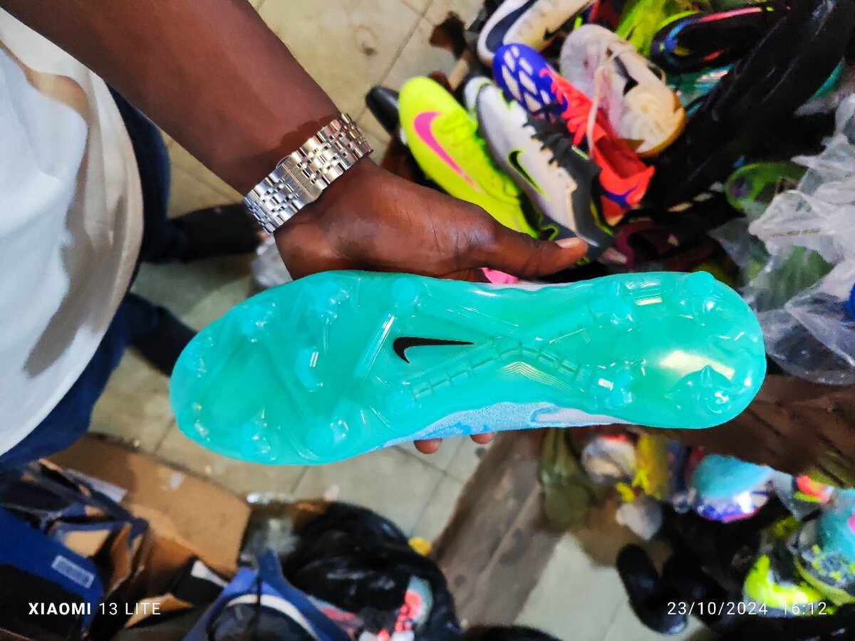 Paire de marque original NIKE et adidas