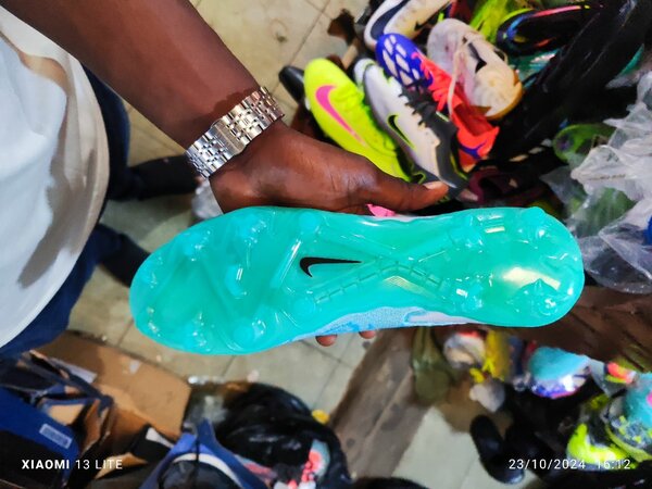 Paire de marque original NIKE et adidas