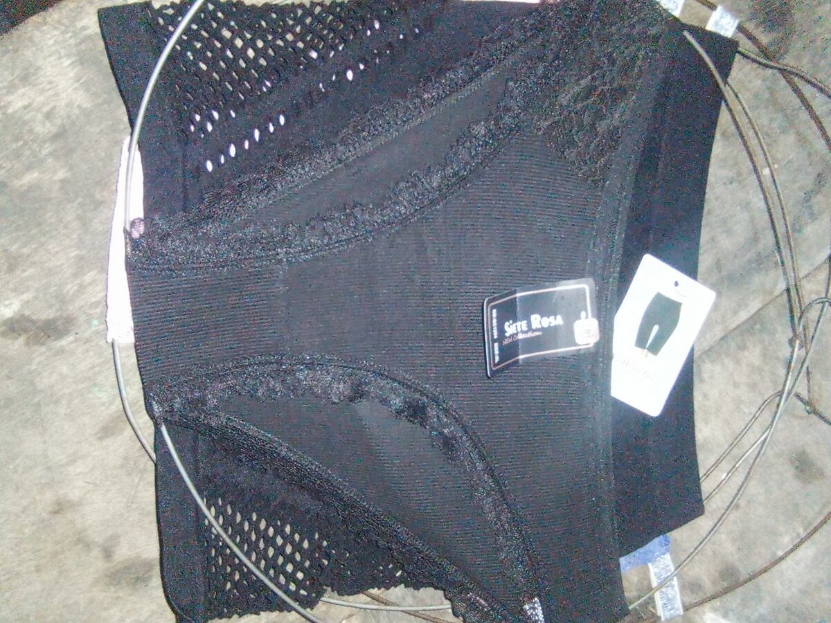 Culottes en dentelle noire