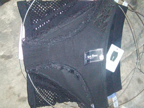 Culottes en dentelle noire
