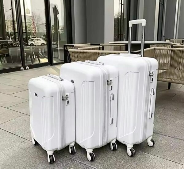 Valises modernes à roulettes