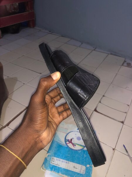 Sandales en cuir noir homme