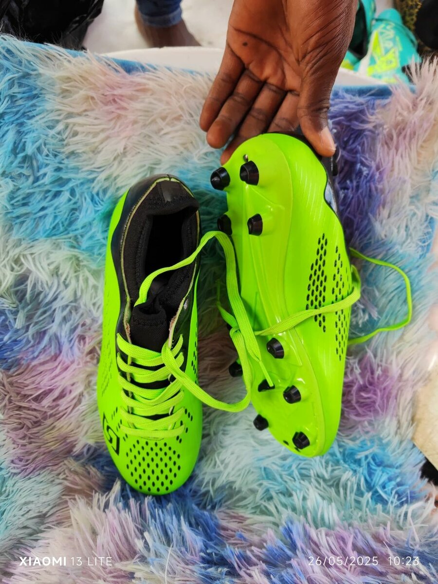 Chaussures de football colorées