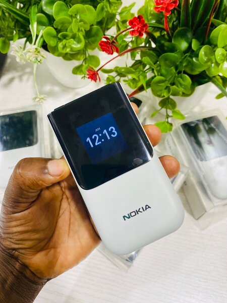 Nokia 2720 flip 2G. White