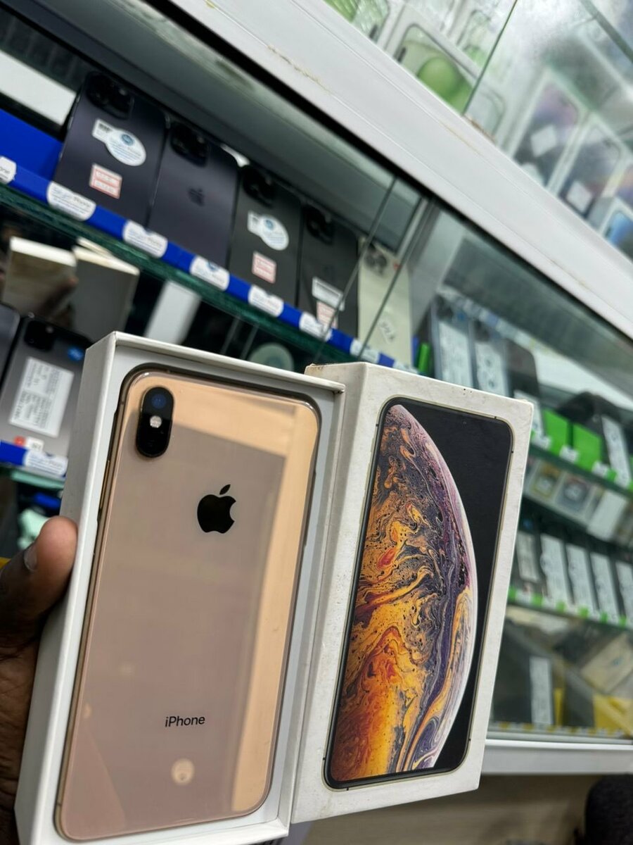 iPhone XSMAX 256giga sans Face ID  Prix 95.000 kao meme 100
