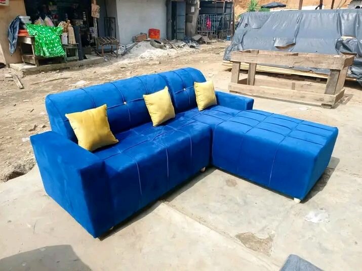 Canapé 5 place disponible