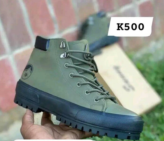 Sunny boots with lacing