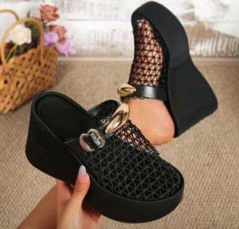 Sandales compensées élégantes