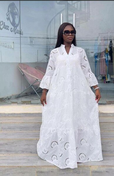 Robe longue en dentelle blanche