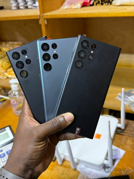 Samsung S22 Ultra quasi neuf importé