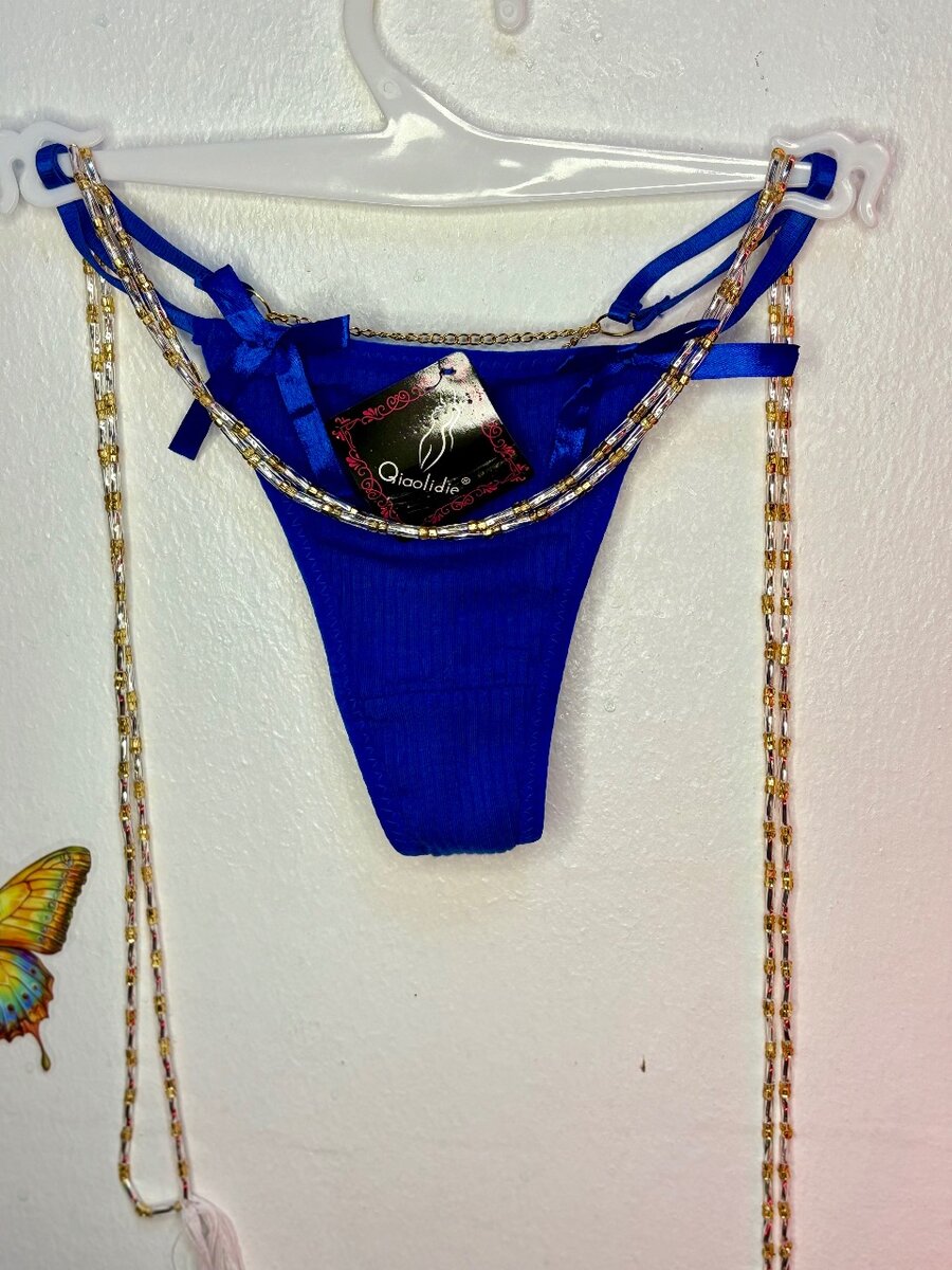 String de Luxe en Couleurs Vives