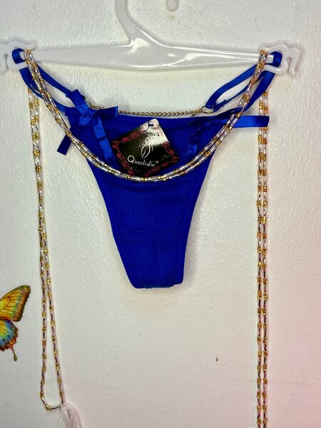 String de Luxe en Couleurs Vives