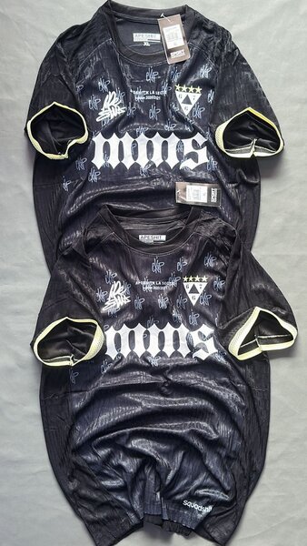 Maillots graphiques uniques