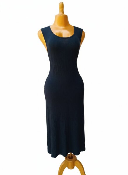 Robe noire sans manches élégante