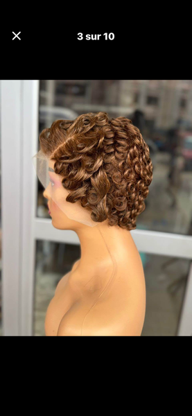 Perruque courte bouclée chic