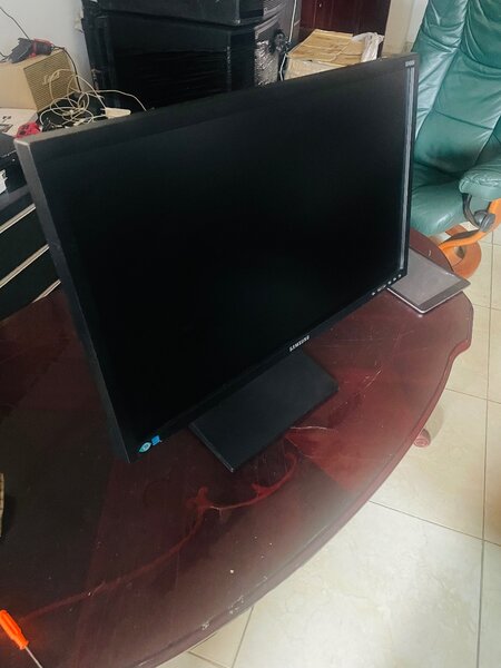 Moniteur Samsung 24 pouces Full HD